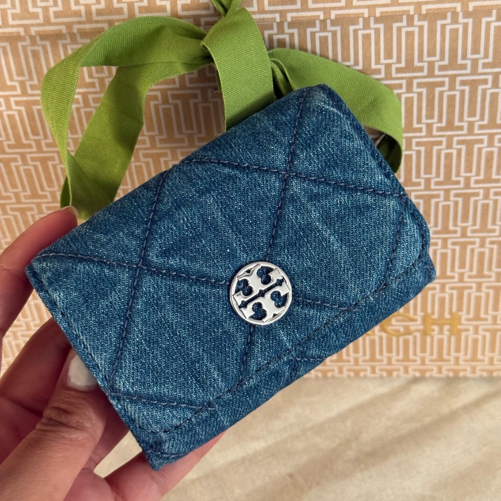 New Tory Burch WILLA DENIM CARD CASE DENIM - Picture 2 of 5